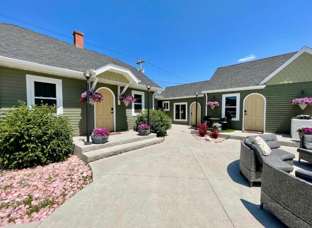 EO Bungalows, Black Hills